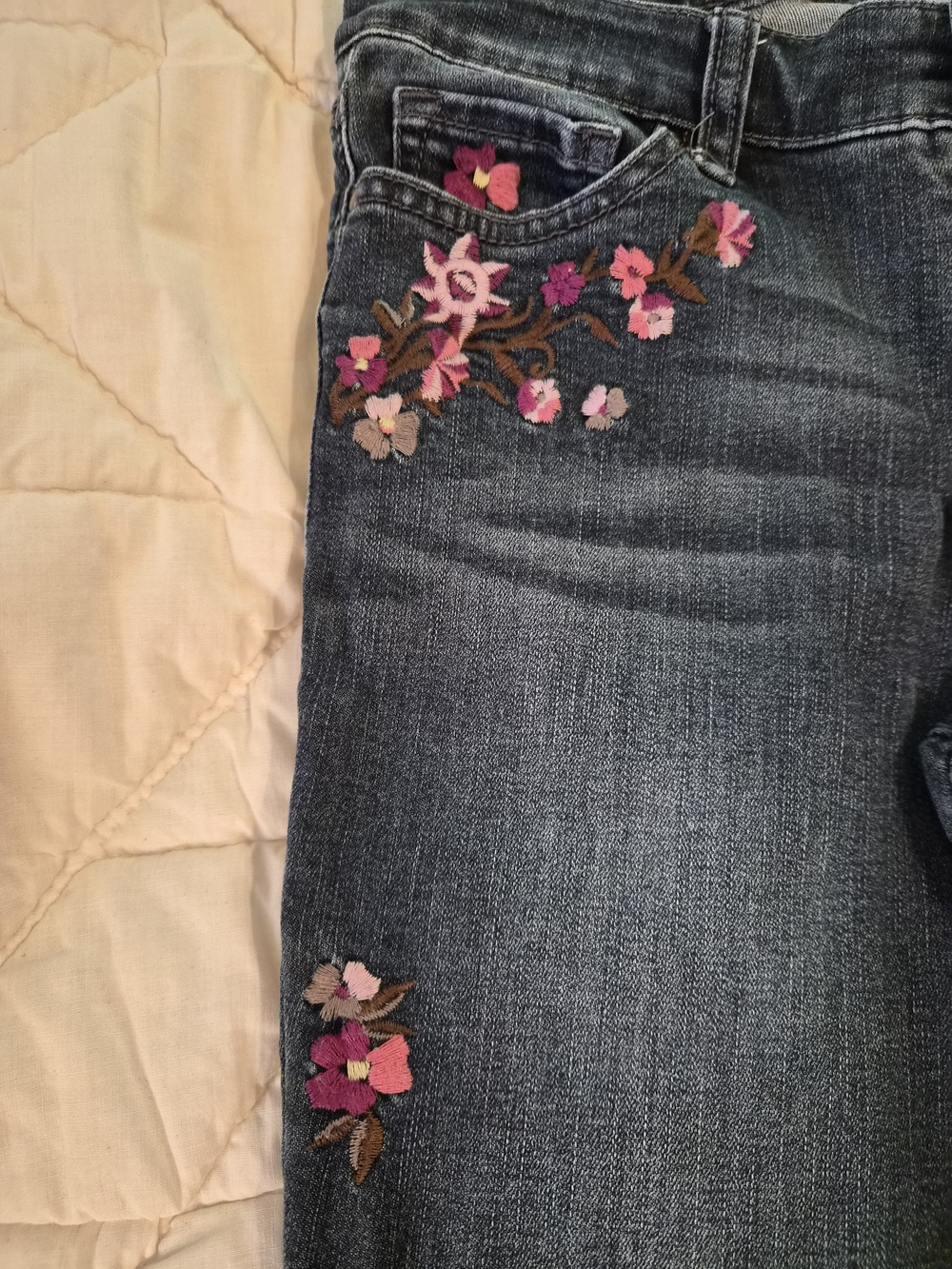 Crown & Ivy Petite Skinny- Floral Embroidered Jeans - Size 6 P - Picture 7 of 12
